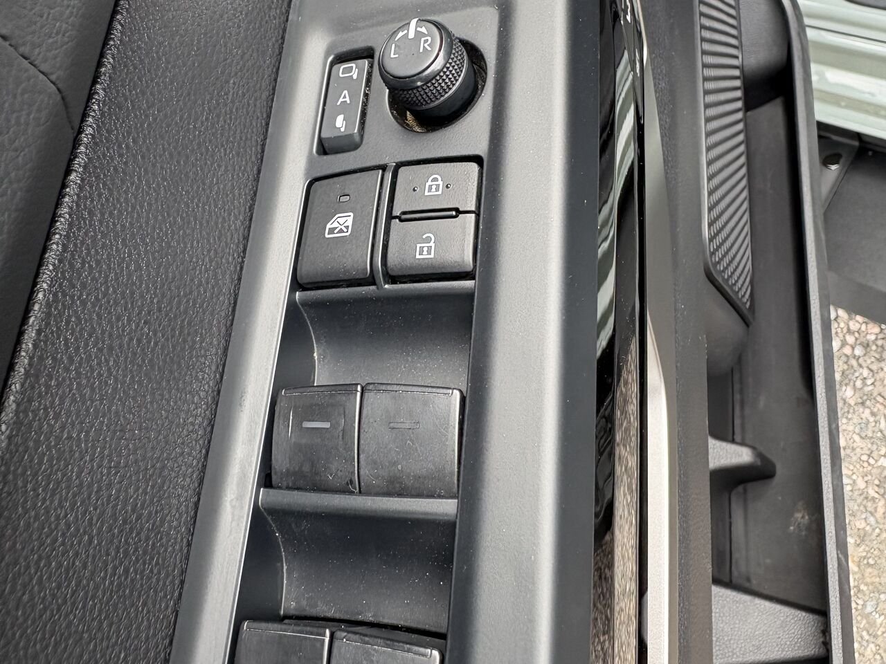 2023 Toyota TUNDRA LIMITED Green Mont-Laurier - photo #12