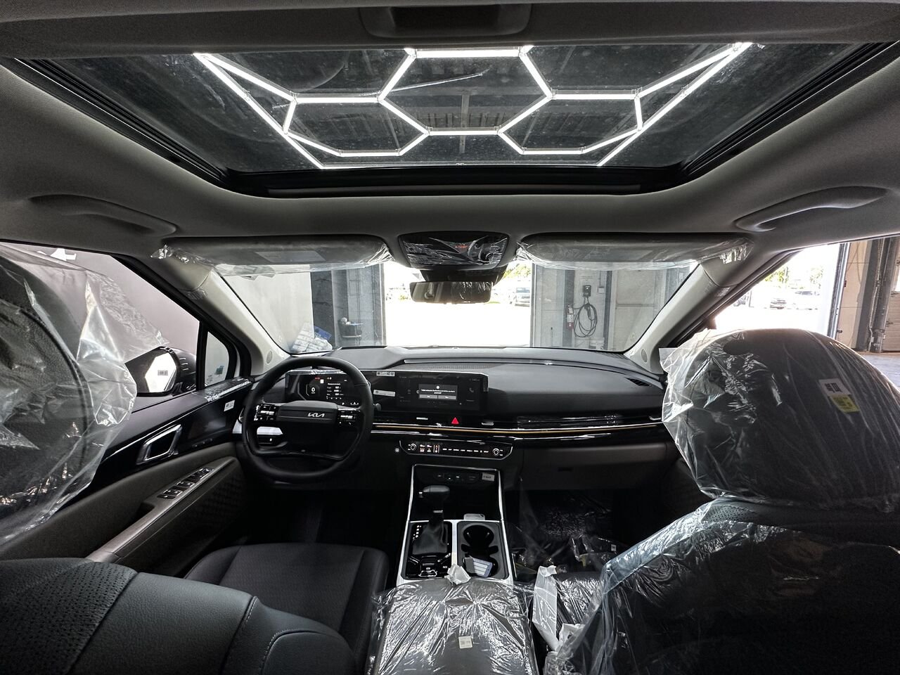 Kia Carnival 2026 Blanc neige nacré Blainville - photo #3