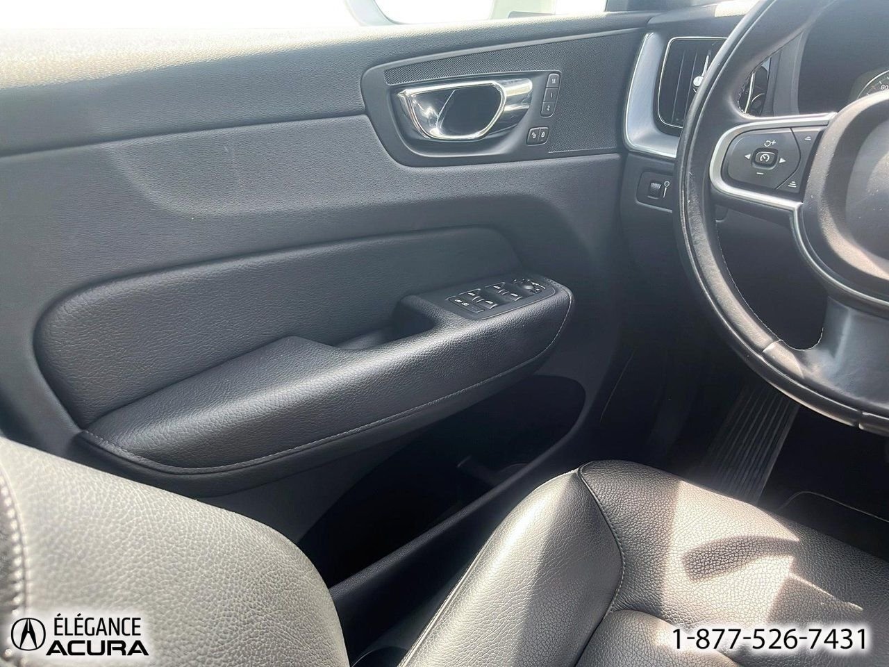 2018 Volvo XC60 Momentum | A8910 White Granby - photo #13