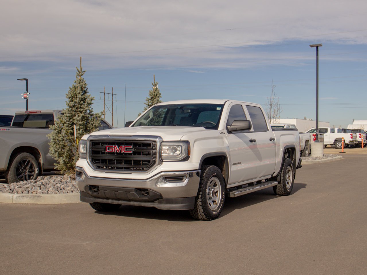 2017 GMC Sierra 1500 4WD Crew Cab 143.5 White Sherwood Park - photo #3