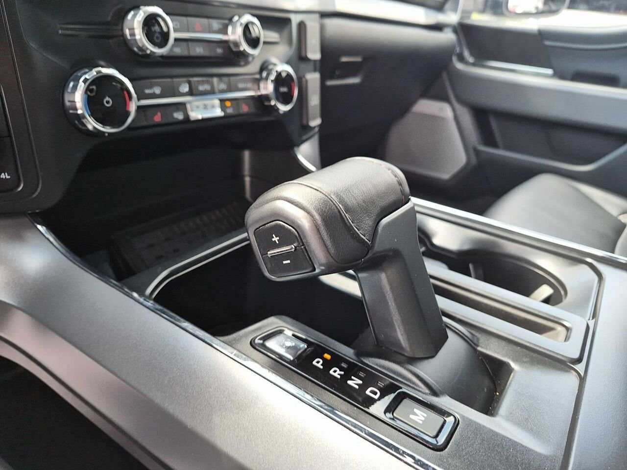 2025 Ford F-150 Black Saint-Jérôme - photo #5