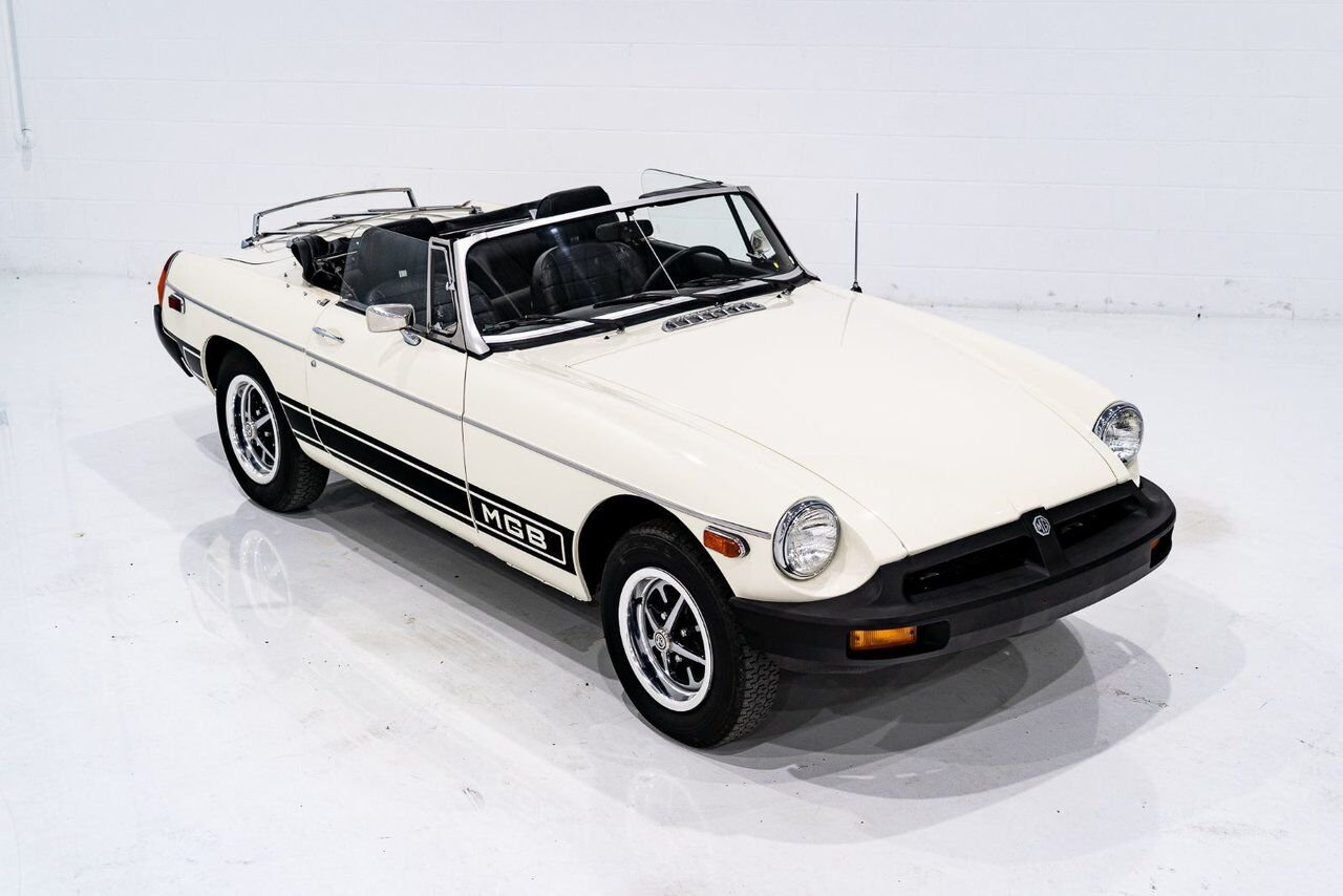 MG B Beautifully presented from former complete restoration 1979 Blanc Montréal - photo #41