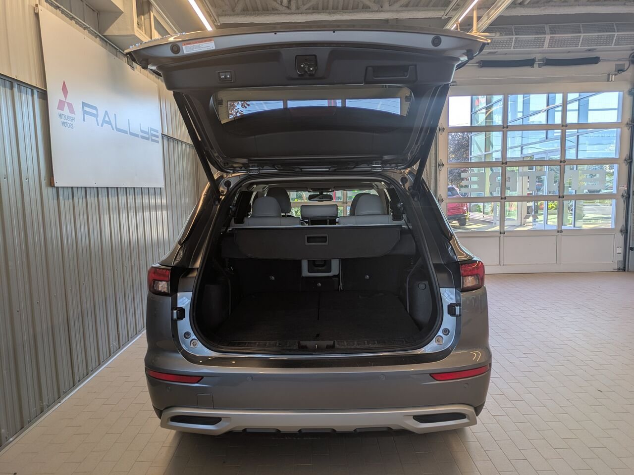 2023 Mitsubishi Outlander Grey Gatineau - photo #3