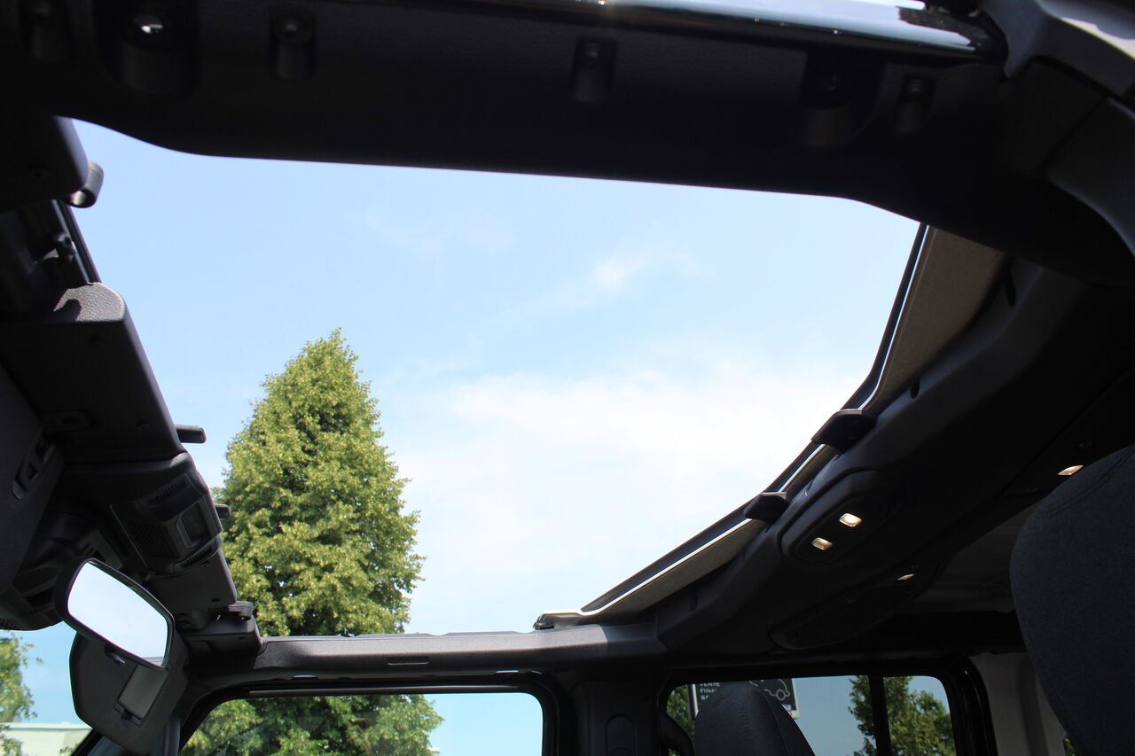 2024 Jeep Wrangler 4xe VIN: 1C4RJXN61RW131569 Black Sainte-Rose - photo #8