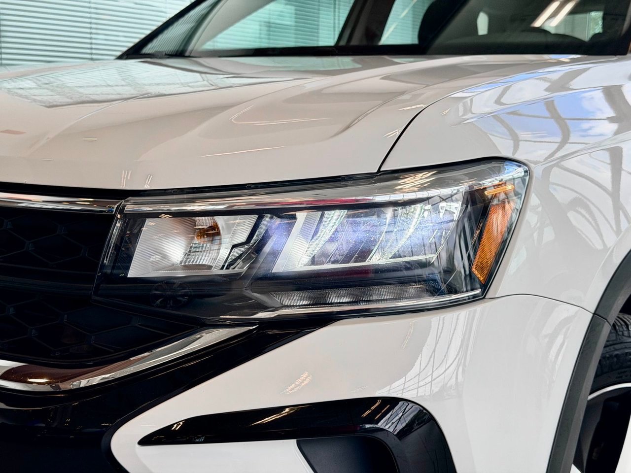 2024 Volkswagen Taos White Notre-Dame-des-Prairies - photo #4