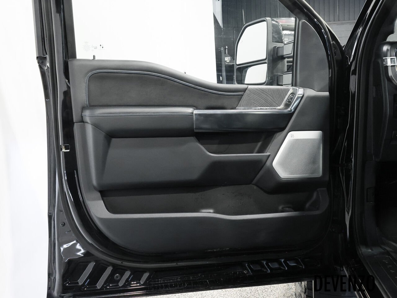 2025 Ford Super Duty F-250 SRW Black Saint-Eustache - photo #9