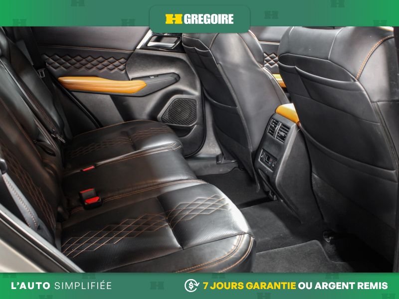 2023 Mitsubishi Outlander Silver Laval - photo #19