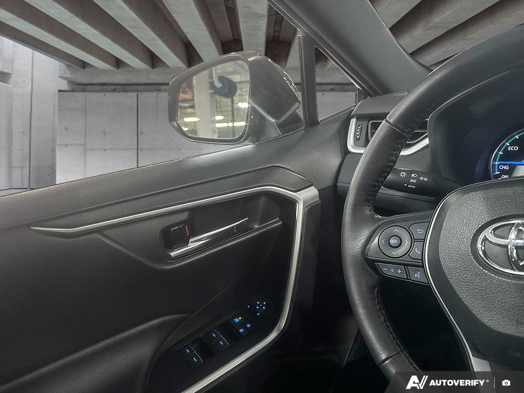 2022 Toyota RAV4 2602099A | Hybrid SE, well maintained, local trade Black Edmonton - photo #16