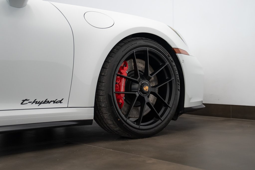 2026 Porsche 911 Carrera 4 GTS Coupe \\ NO LUXURY TAX White Kirkland - photo #9