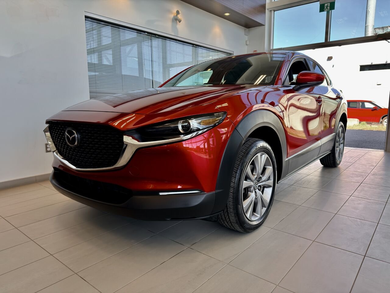 2022 Mazda CX-30 Red Notre-Dame-des-Prairies - photo #3