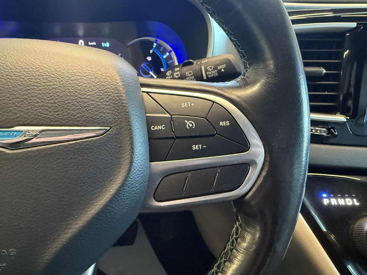 Chrysler Pacifica Hybrid 2020 Beige Saint-Eustache - photo #18