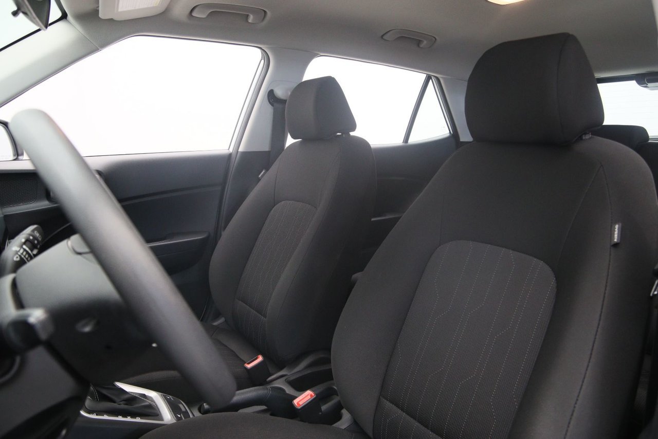 2023 Hyundai Venue Essential White Baie-Comeau - photo #6