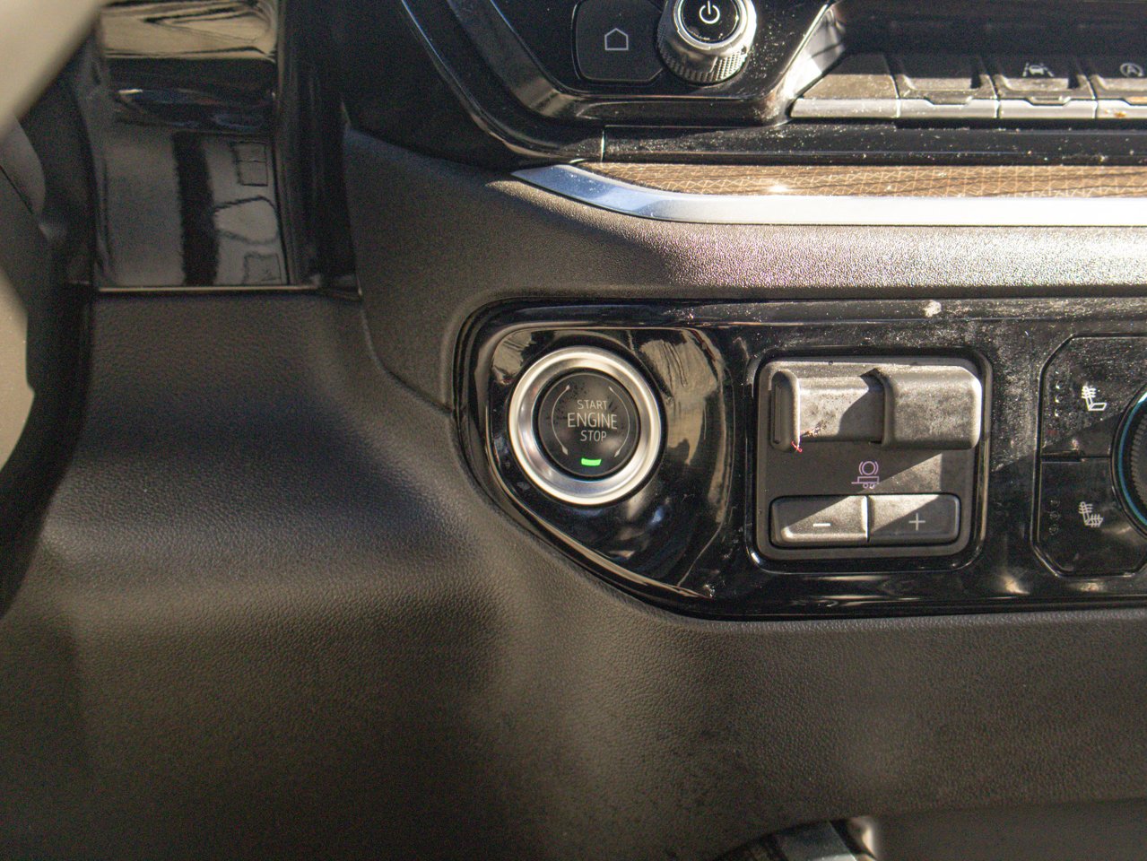 2025 Chevrolet Silverado 1500 4WD Crew Cab 147 RST Black Sherwood Park - photo #24