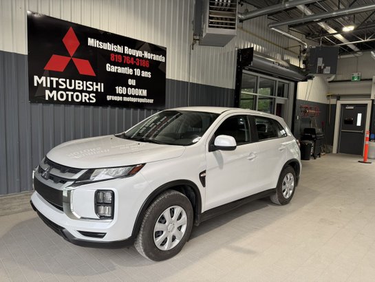 2023 Mitsubishi RVR ES AWC White