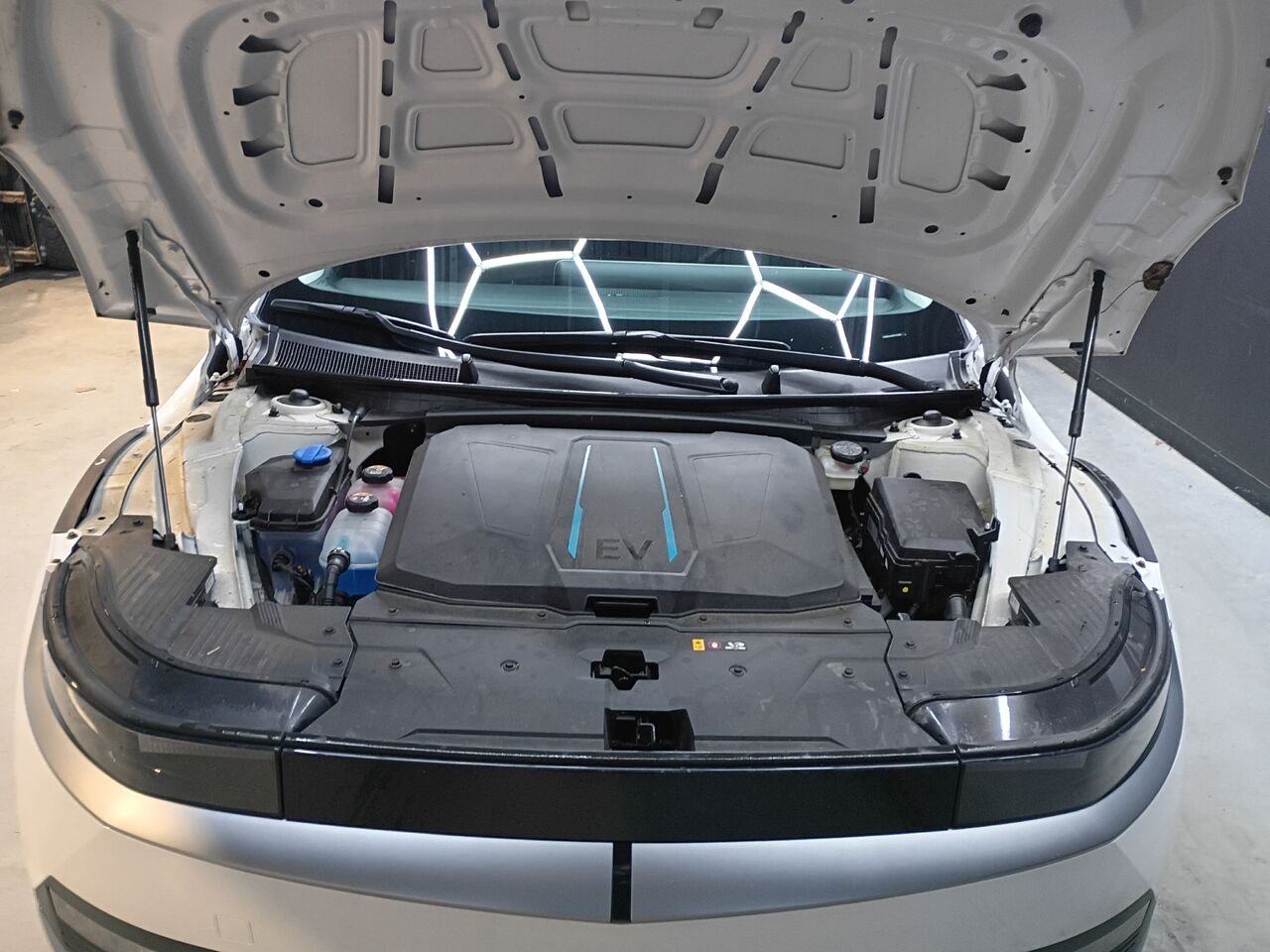 2023 Hyundai IONIQ 5 White Blainville - photo #29