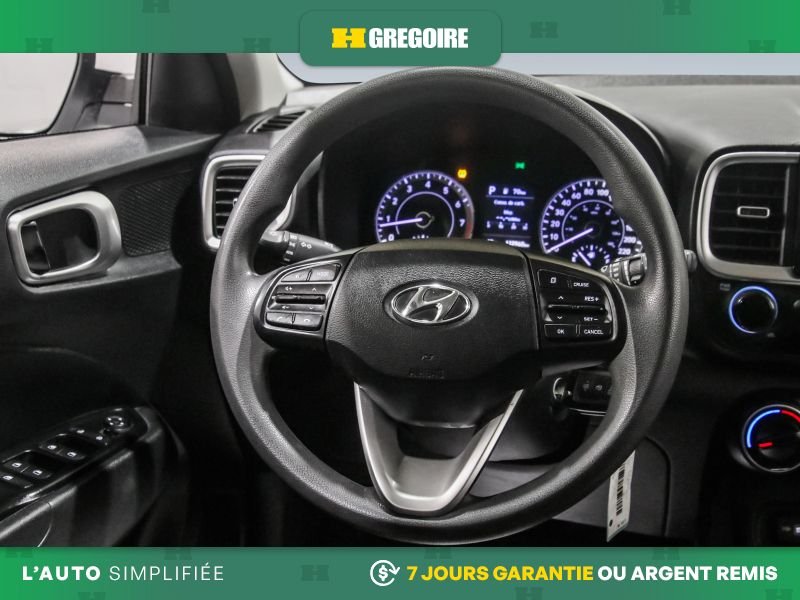 2022 Hyundai Venue White Saint-Léonard - photo #18