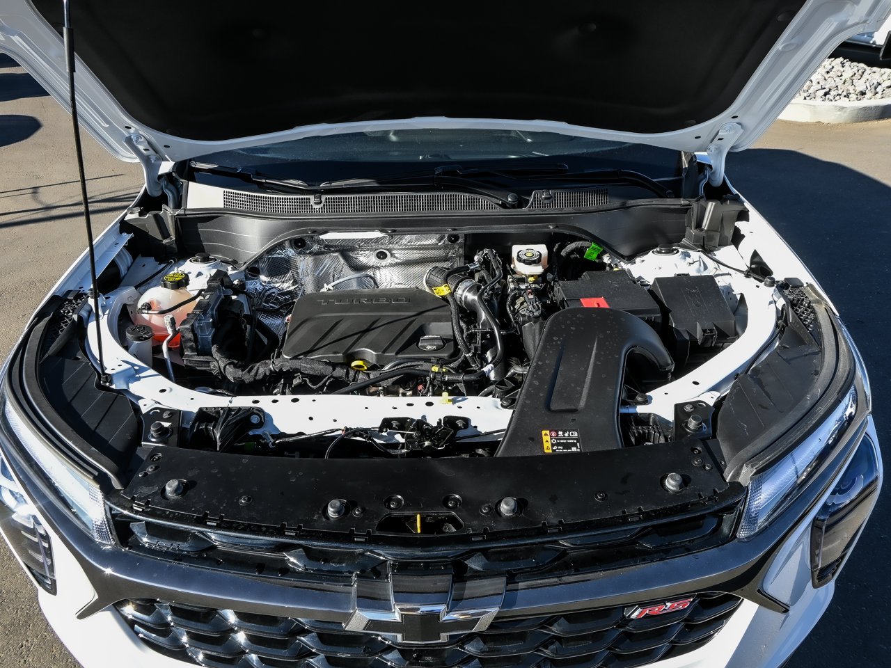 2025 Chevrolet Trax FWD 4dr 2RS White Sherwood Park - photo #8