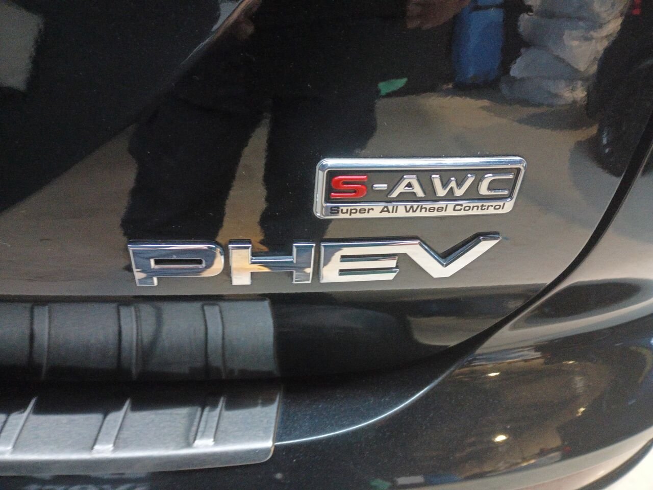 2023 Mitsubishi Outlander Plug-In Hybrid Black Blainville - photo #9
