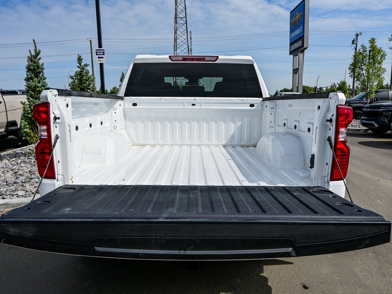 2024 Chevrolet Silverado 1500 4WD Crew Cab 147 LT White Sherwood Park - photo #13