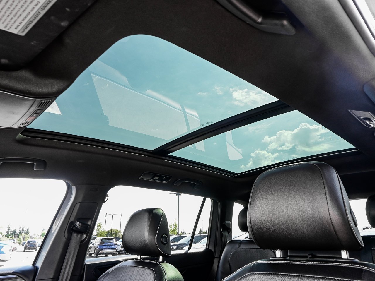 2024 Volkswagen Tiguan Highline R-Line 4MOTION Grey Sherwood Park - photo #15