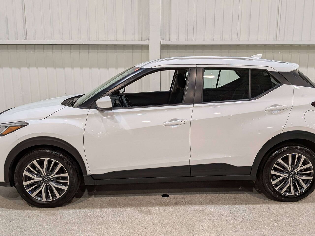 Nissan Kicks Play SV FWD 2025 Blanc Mirabel - photo #4
