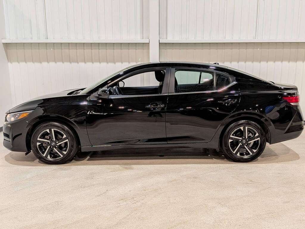 Nissan Sentra SV CVT 2024 Noir Val-David - photo #2