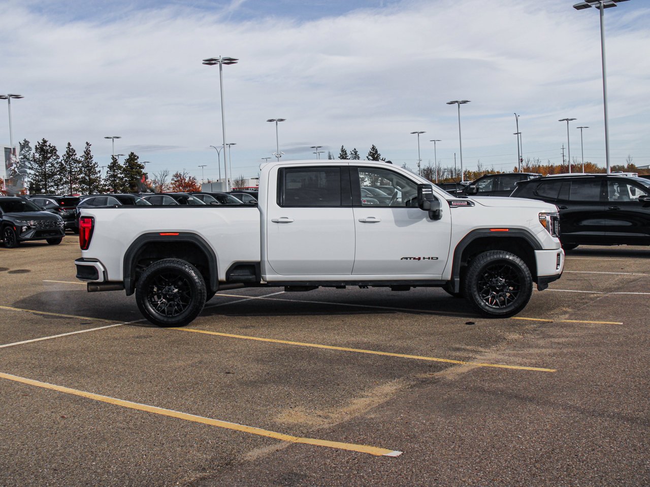 2022 GMC Sierra 3500HD 4WD Crew Cab 159 AT4 White Sherwood Park - photo #9