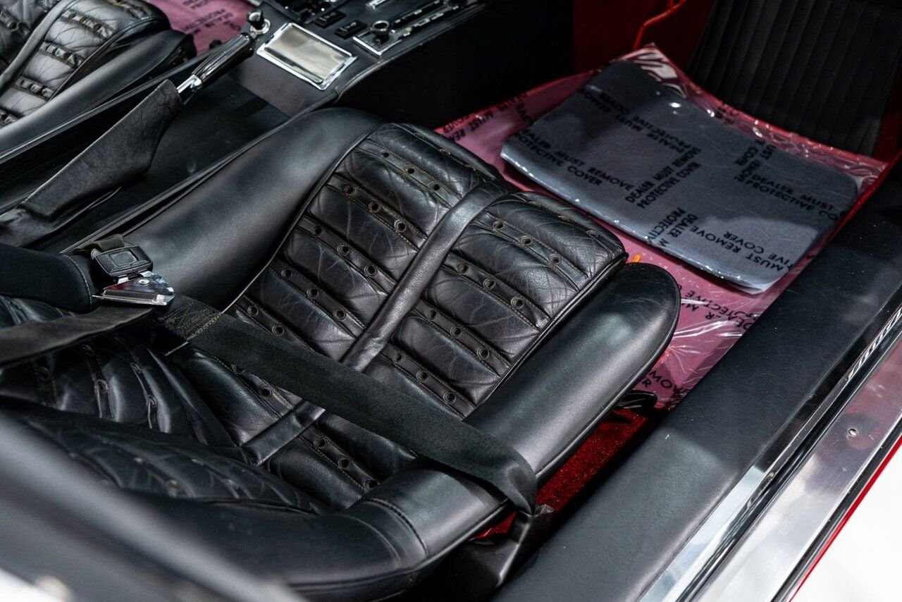 Ferrari 365 GTB4 Daytona 18,301 miles With Orig Books/Tools/ Carbs / Filter Box 1973 Rouge Montréal - photo #59