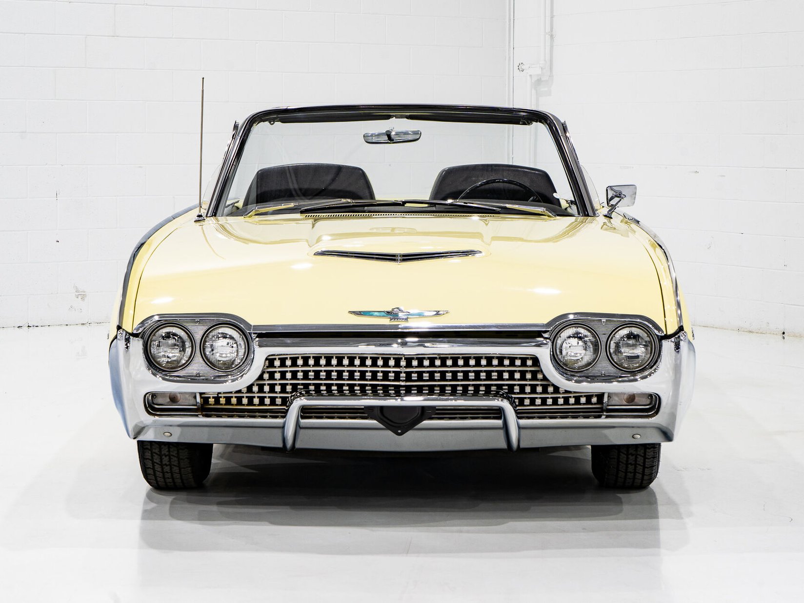 Ford Thunderbird Beautifully Presented From Older Restoration with original bill of sale 1962 Jaune Montréal - photo #2