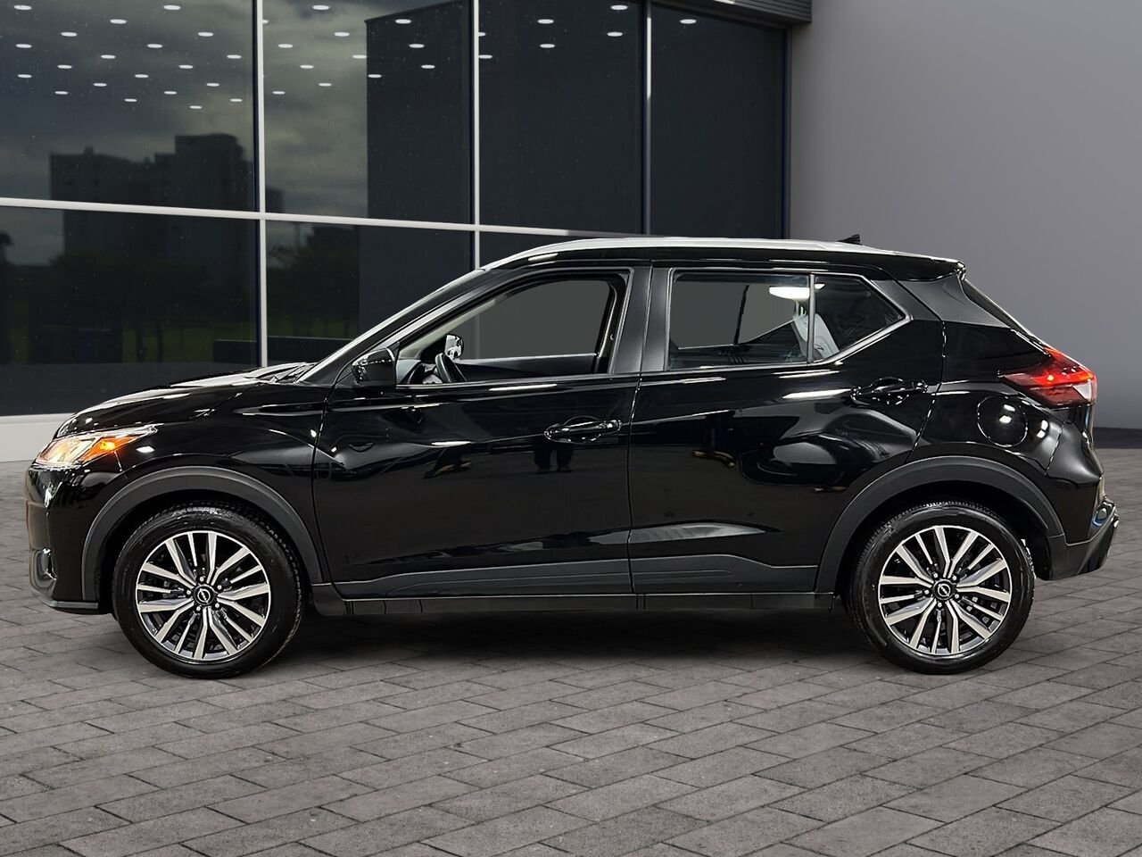 Nissan Kicks Play SV 2025 Noir Québec - photo #2