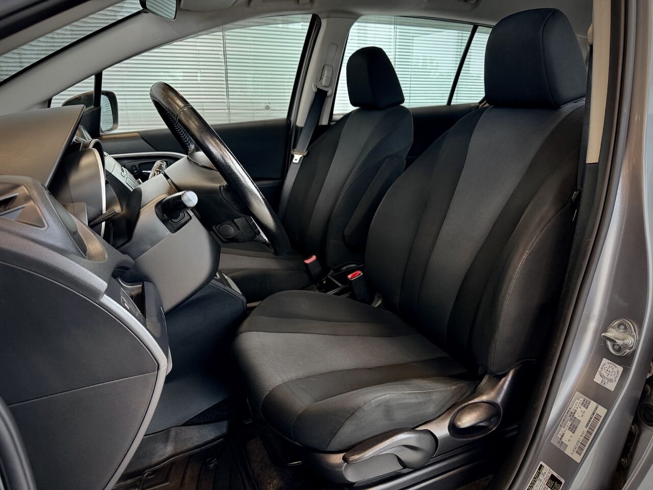 2014 Mazda Mazda5 Silver Notre-Dame-des-Prairies - photo #20