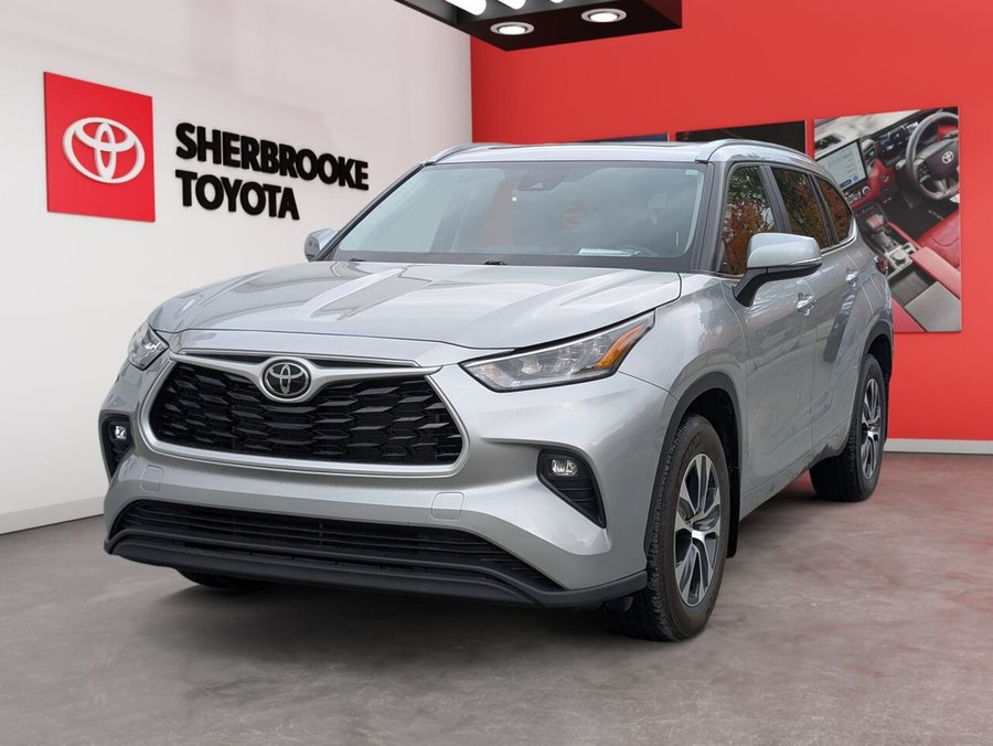 2023 Toyota Highlander XLE/AWD/SIÈGES CHAUFFANTS/VOLANT CHAUFFANT/TOIT OUVRANT/BLUETOOTH/AC BIZONE Silver