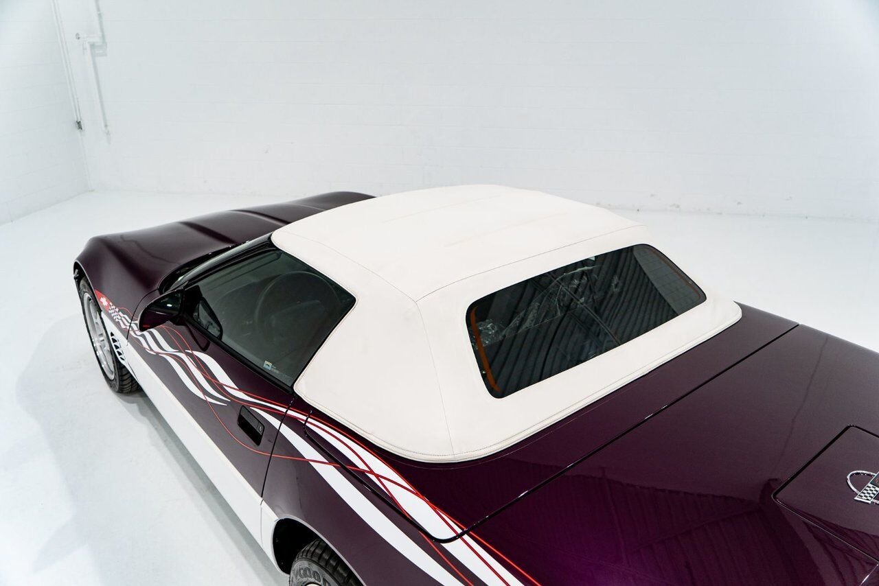 1995 Chevrolet Corvette *PRIX EN USD* RPO Z4Z PACE CAR PRESENTED IN DELIVERY PACKAGING WITH ONLY 192MILES (307KM) FROM NEW White Montreal - photo #85