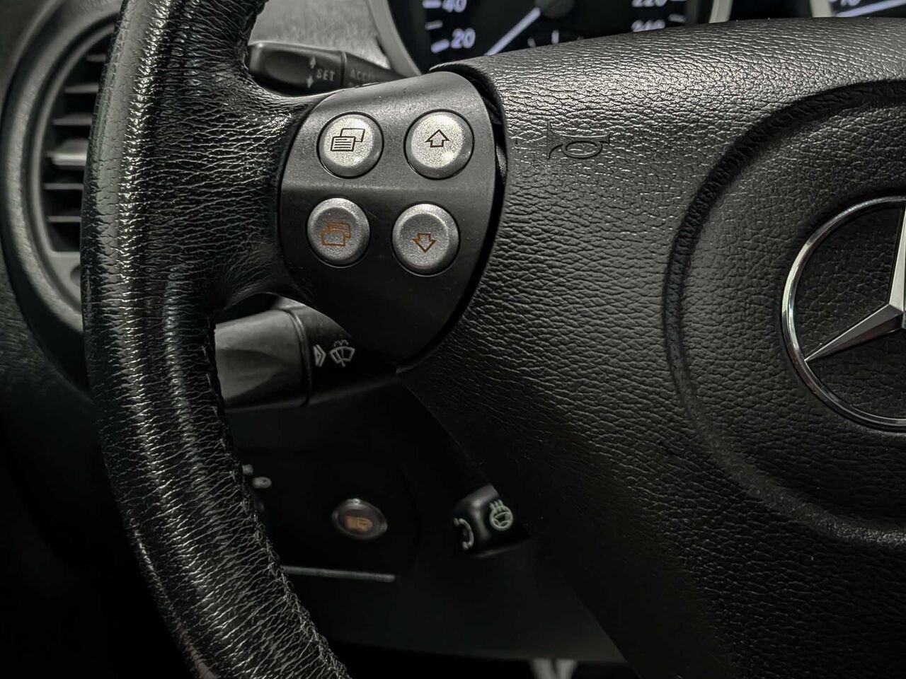 Mercedes SLK-Class SLK 350 Convertible Chauffe-nuque 2007 Gris Sherbrooke - photo #17