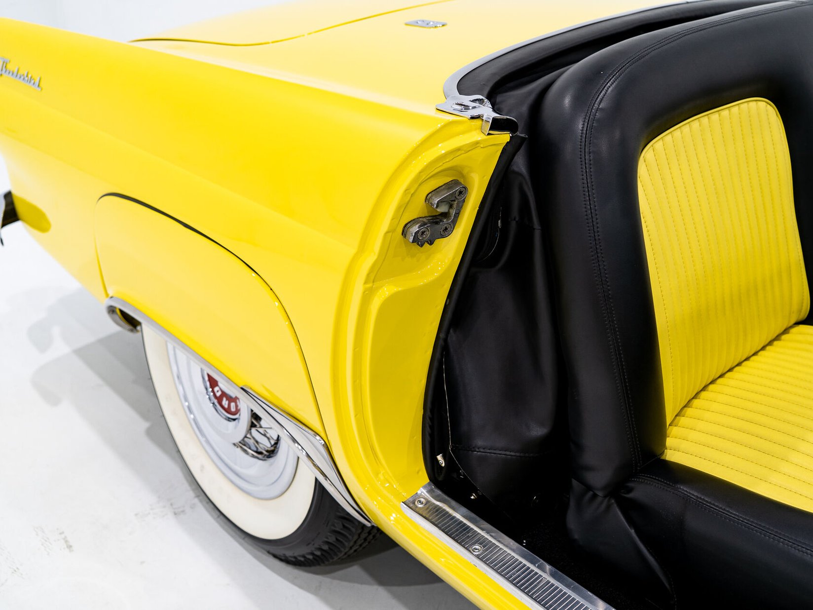 Ford Thunderbird **PRICE IN USD** Fully restored 1955 Montréal - photo #71