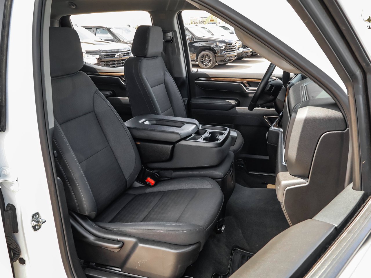 2025 Chevrolet Silverado 1500 4WD Crew Cab 147 LT White Sherwood Park - photo #14