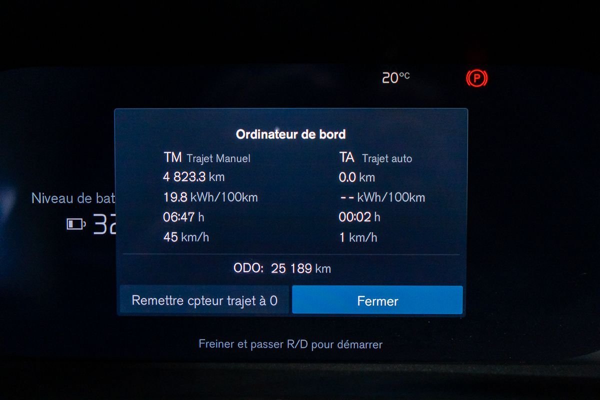 2025 Volvo EX40 Ultra White Montreal - photo #2