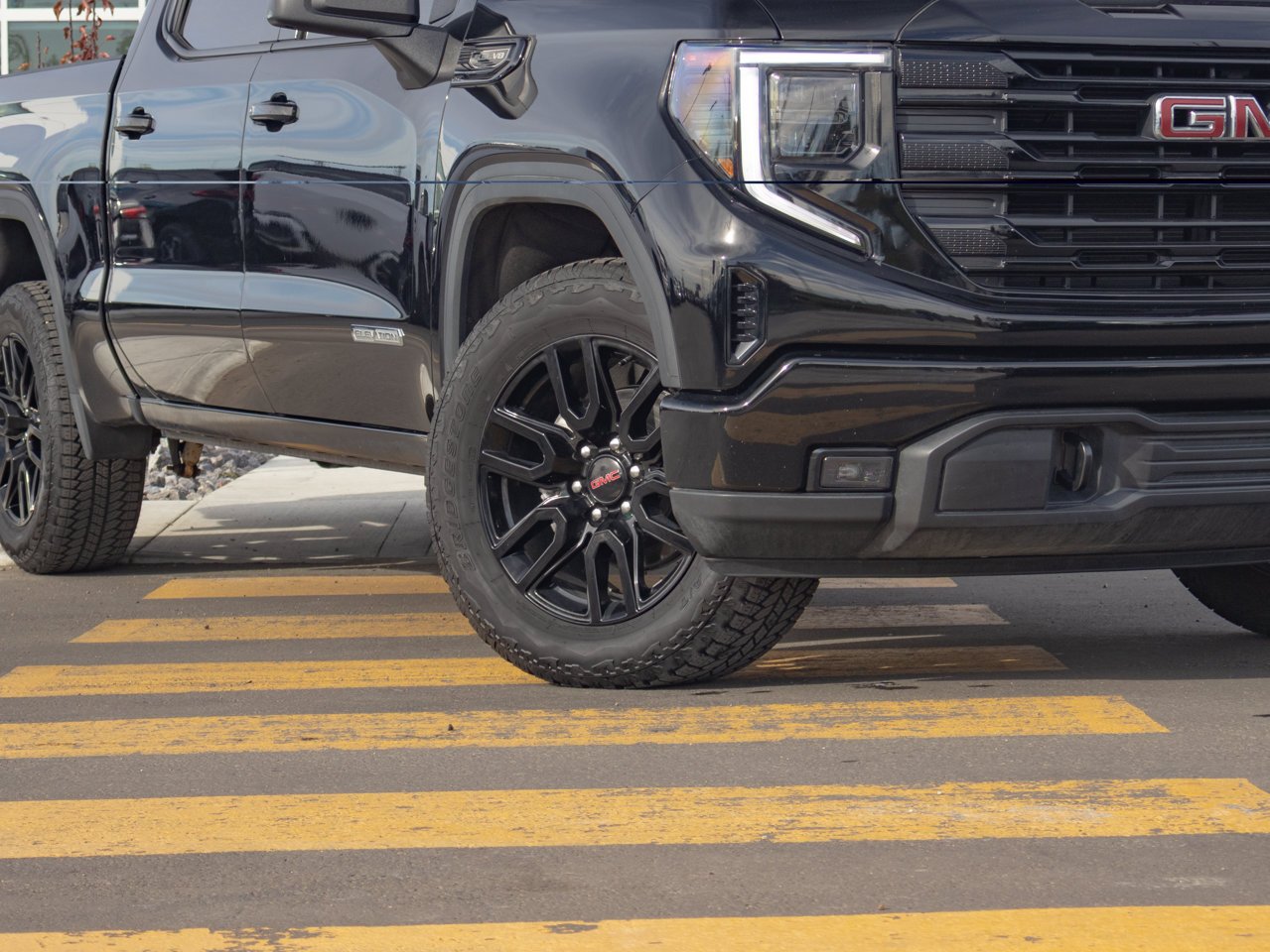 2025 GMC Sierra 1500 4WD Crew Cab 147 Elevation Black Sherwood Park - photo #5