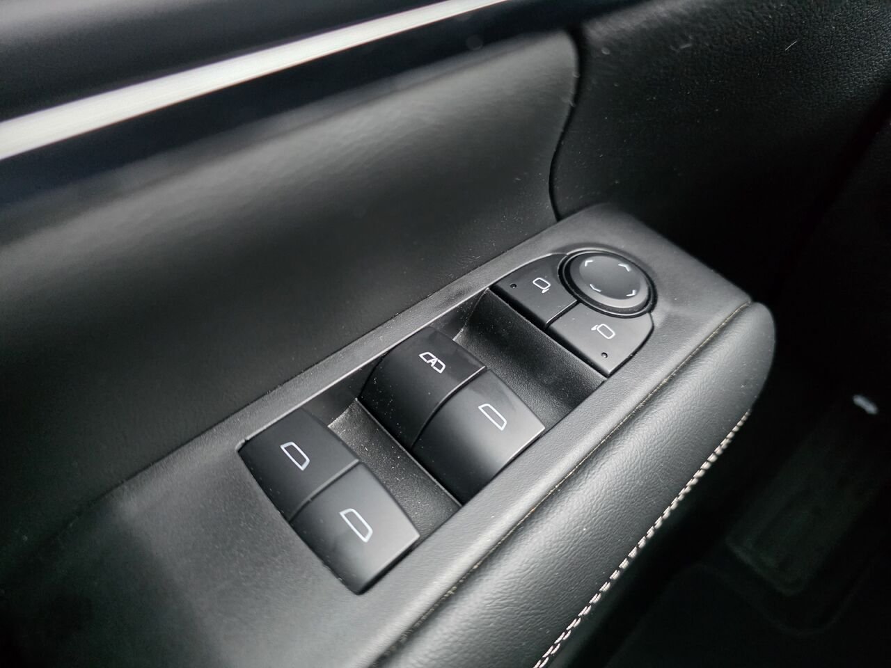 2025 GMC Terrain Elevation AWD White Mont-Laurier - photo #20