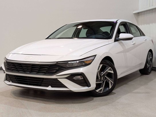 2025 Hyundai Elantra White