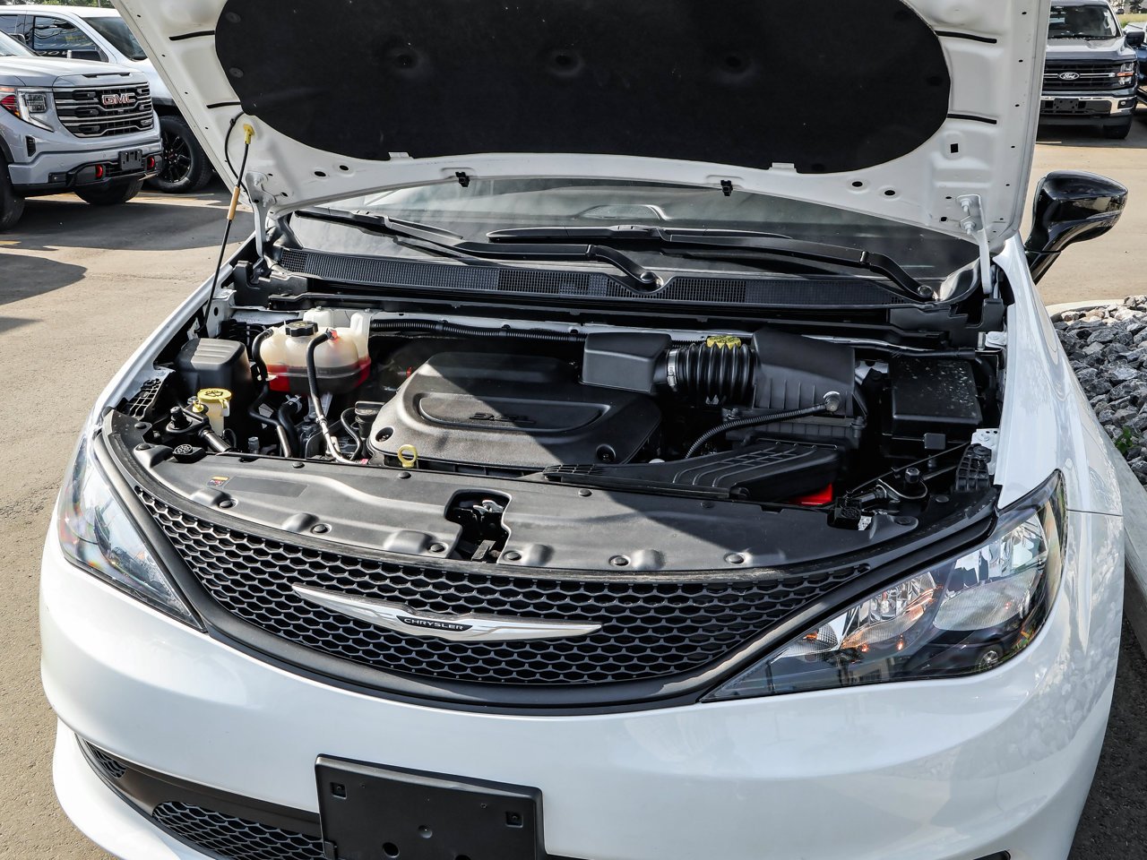 2024 Chrysler Grand Caravan SXT 2WD White Sherwood Park - photo #9