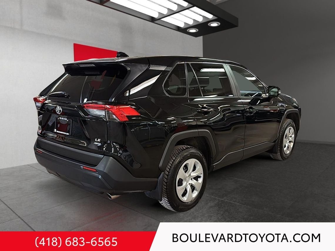 2024 Toyota RAV4 531720-104 | LE Black Québec - photo #3