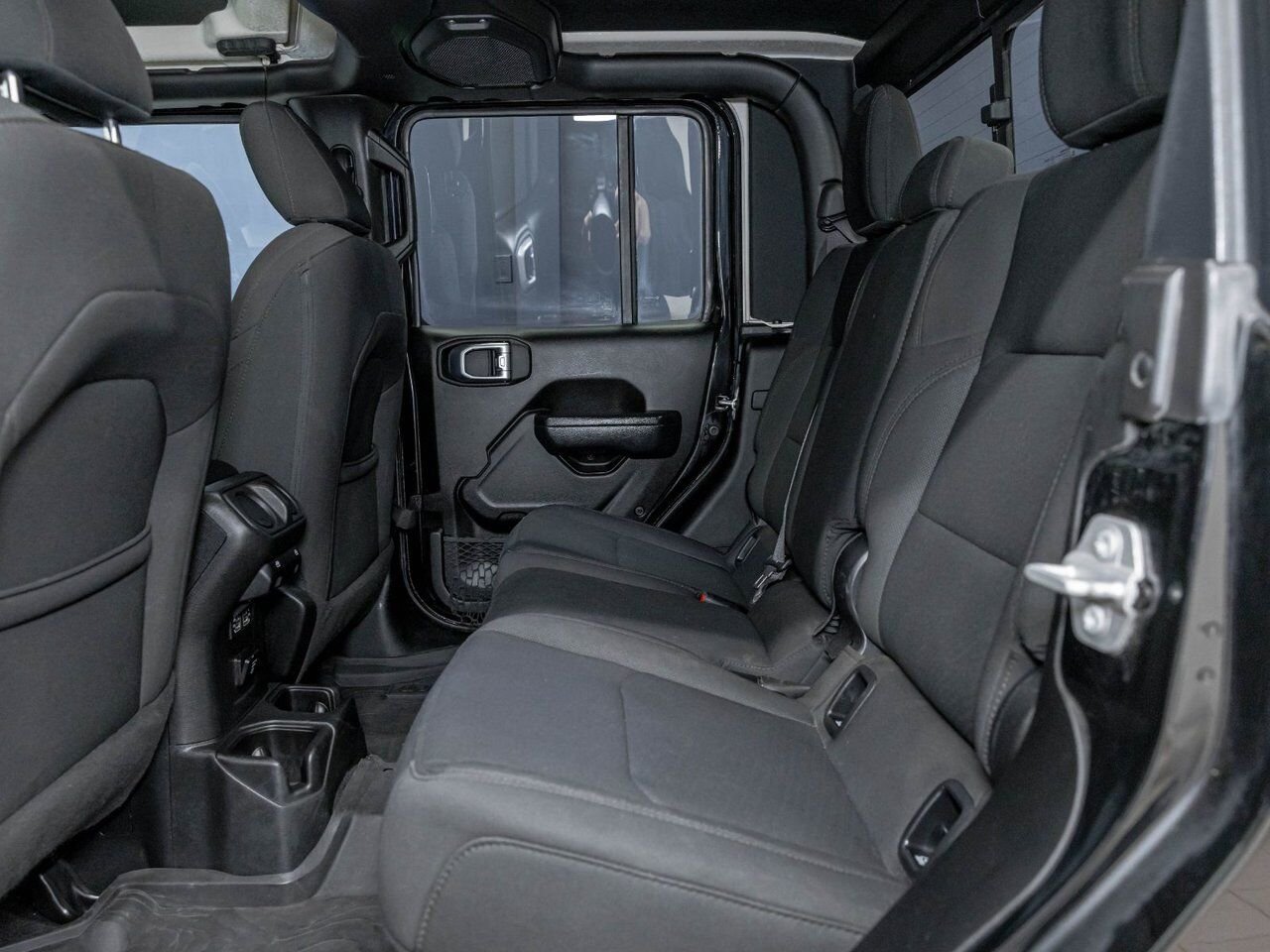 Jeep Gladiator WILLYS CREW 4X4 V6 *NAV* TOIT DUR CARPLAY BEDLINER 2023 Noir Saint-Jérôme - photo #25