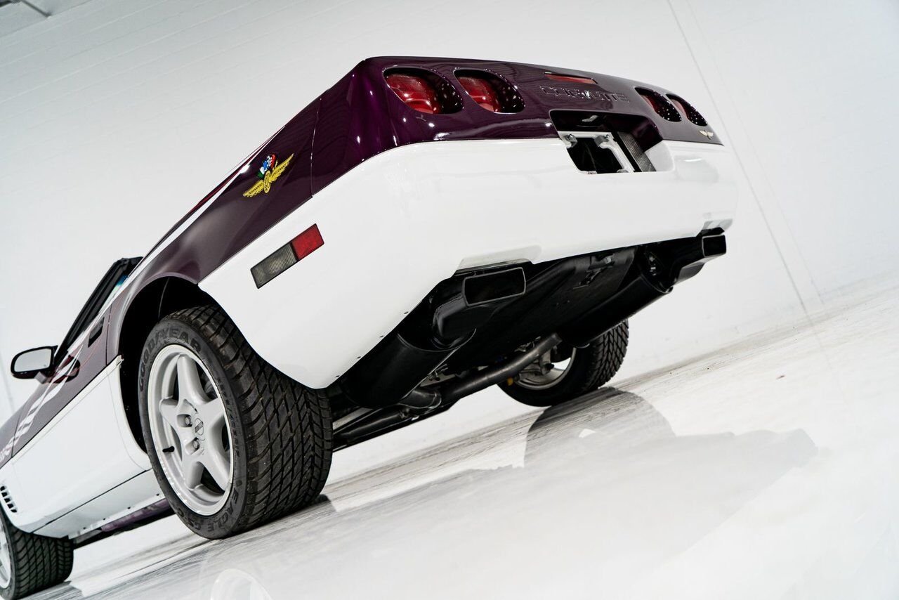 1995 Chevrolet Corvette *PRIX EN USD* RPO Z4Z PACE CAR PRESENTED IN DELIVERY PACKAGING WITH ONLY 192MILES (307KM) FROM NEW White Montreal - photo #78
