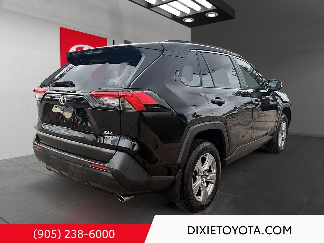 2025 Toyota RAV4 XLE AWD / CLEAN CARFAX / HEATED SEATS / MOONROOF / ALLOY WHEELS / CARPLAY AND ANDROID AUTO Black Mississauga - photo #3