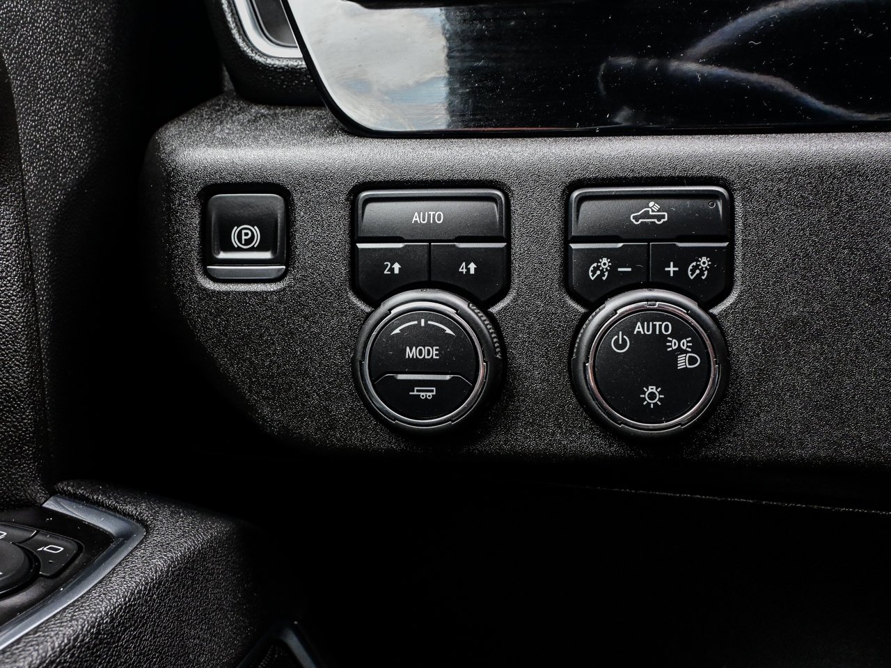 2025 Chevrolet Silverado 1500 4WD Crew Cab 147 LT White Sherwood Park - photo #18