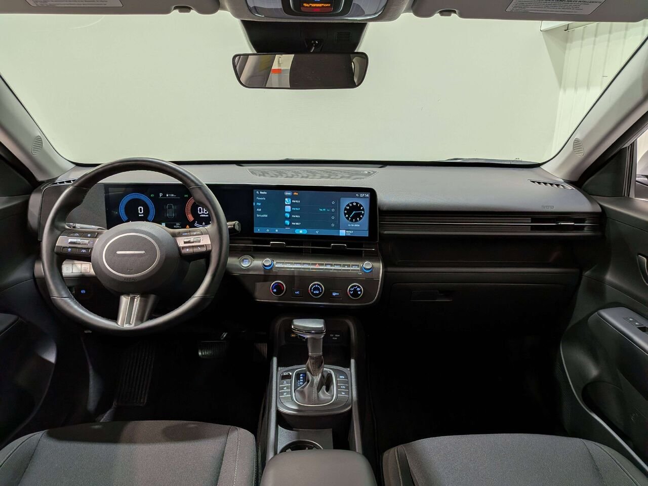 2025 Hyundai Kona 2.0L Preferred AWD Grey Val-David - photo #11