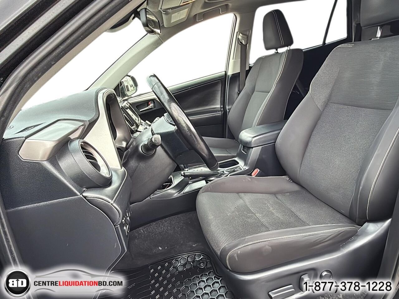 2017 Toyota RAV4 Hybrid LE+ 4 portes | BD0221 Black Granby - photo #12
