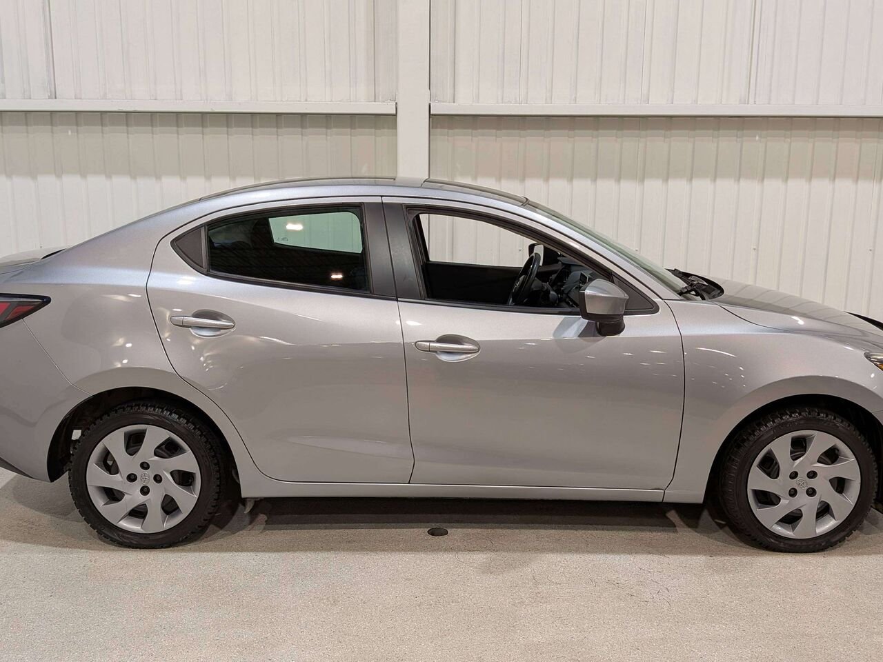 2016 Toyota Yaris 4dr Sdn Auto Premium Silver Val-David - photo #7