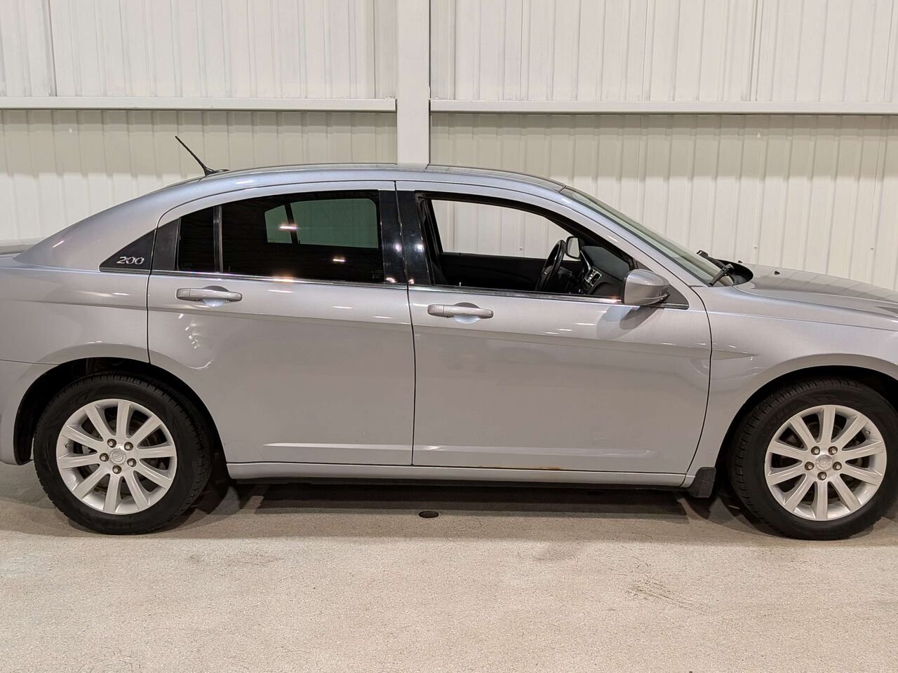 2013 Chrysler 200 4dr Sdn LX Silver Val-David - photo #6